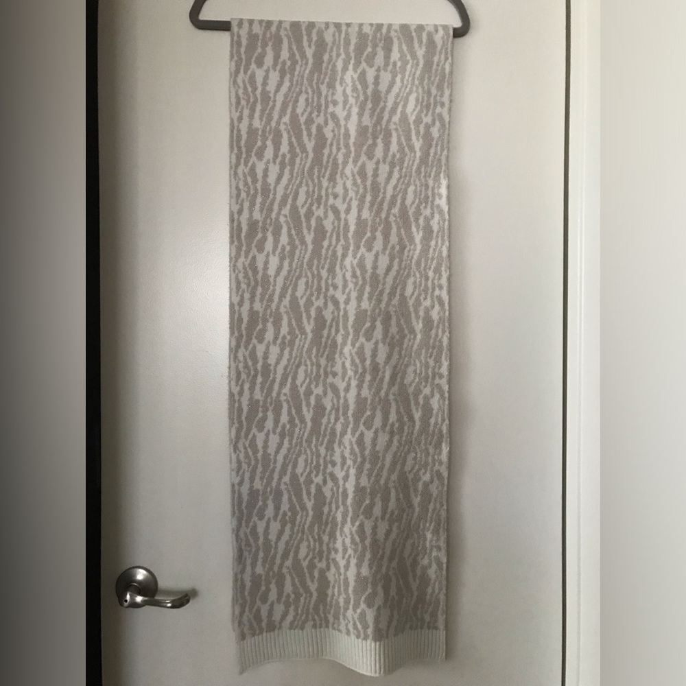 NEW! Express scarf